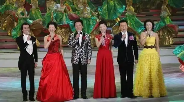 历代春晚意外事件_春晚主持人零点倒计时 黑色三分钟 央视春晚控时规矩