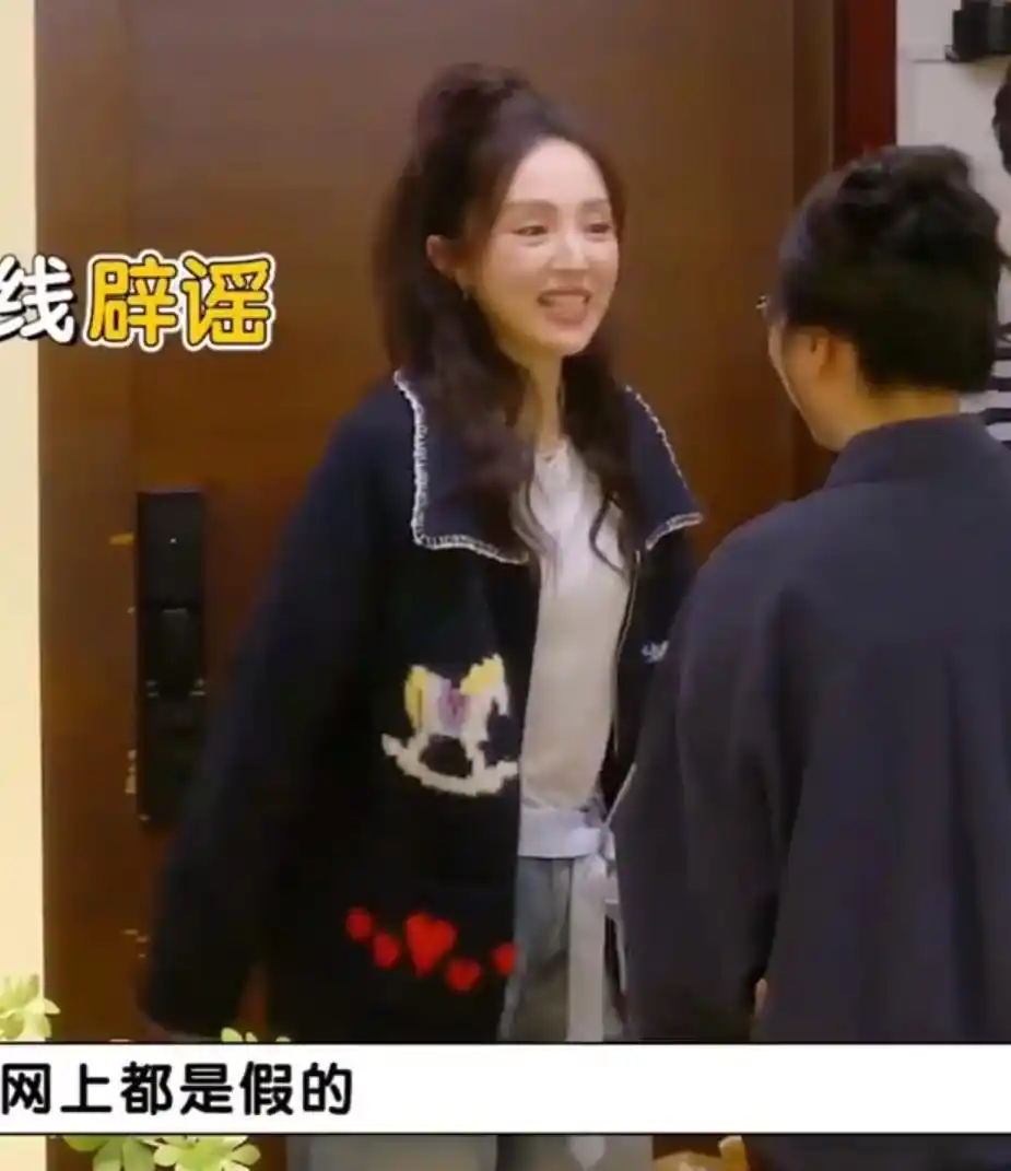 女星董璇嫁小9岁张维伊，“婚礼餐标67元、酒席一共三桌”，本人回应：网上都是假的