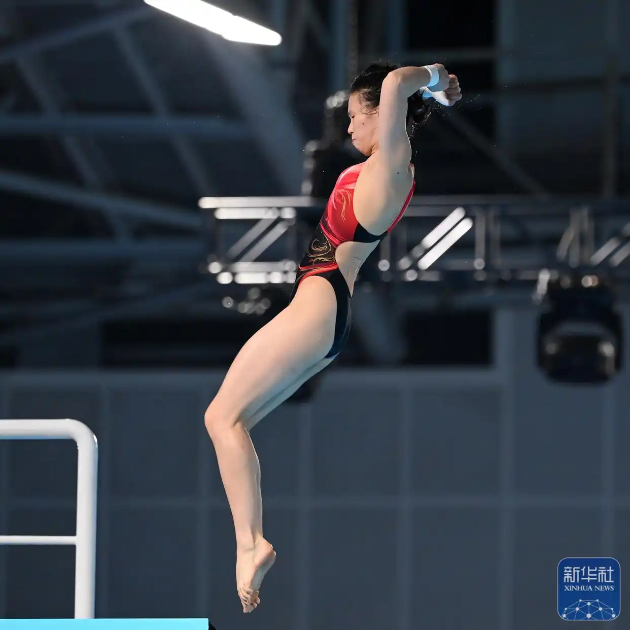 陈芋汐全运会女子10米跳台夺金_全国运动会跳水女子10米跳台半决赛 陈芋汐 晋级决赛