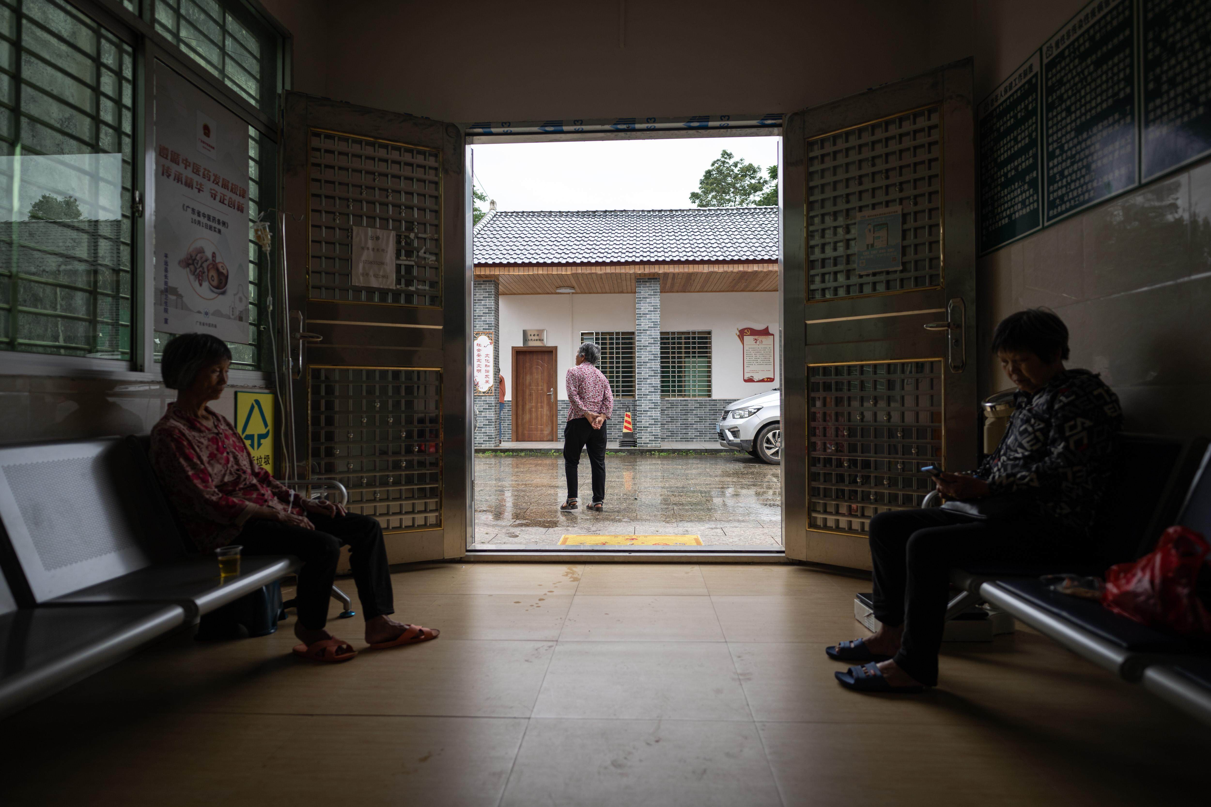 最美乡村医师周月华_乡村医生黄小青_粤东北乡村医生事迹