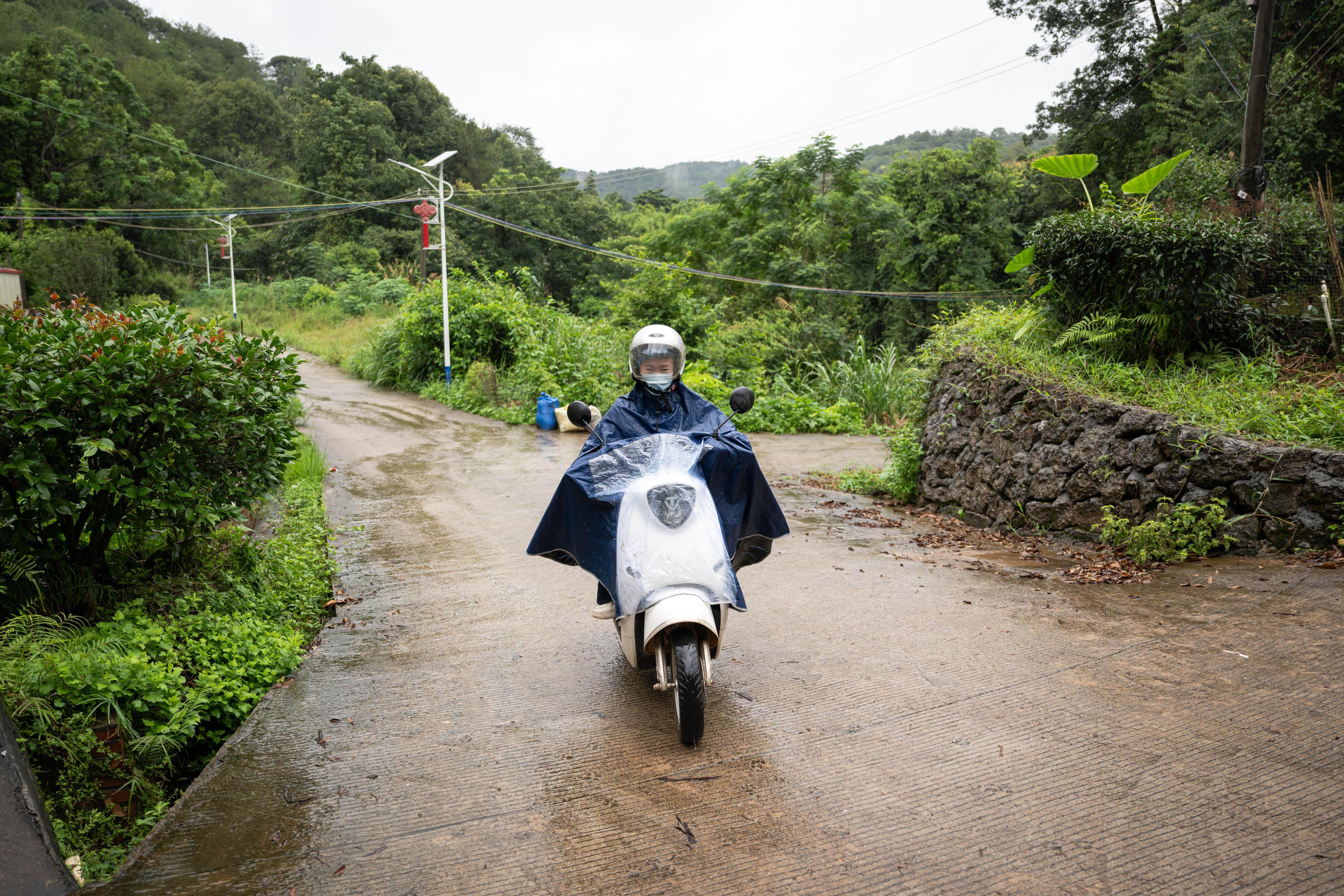 最美乡村医师周月华_乡村医生黄小青_粤东北乡村医生事迹