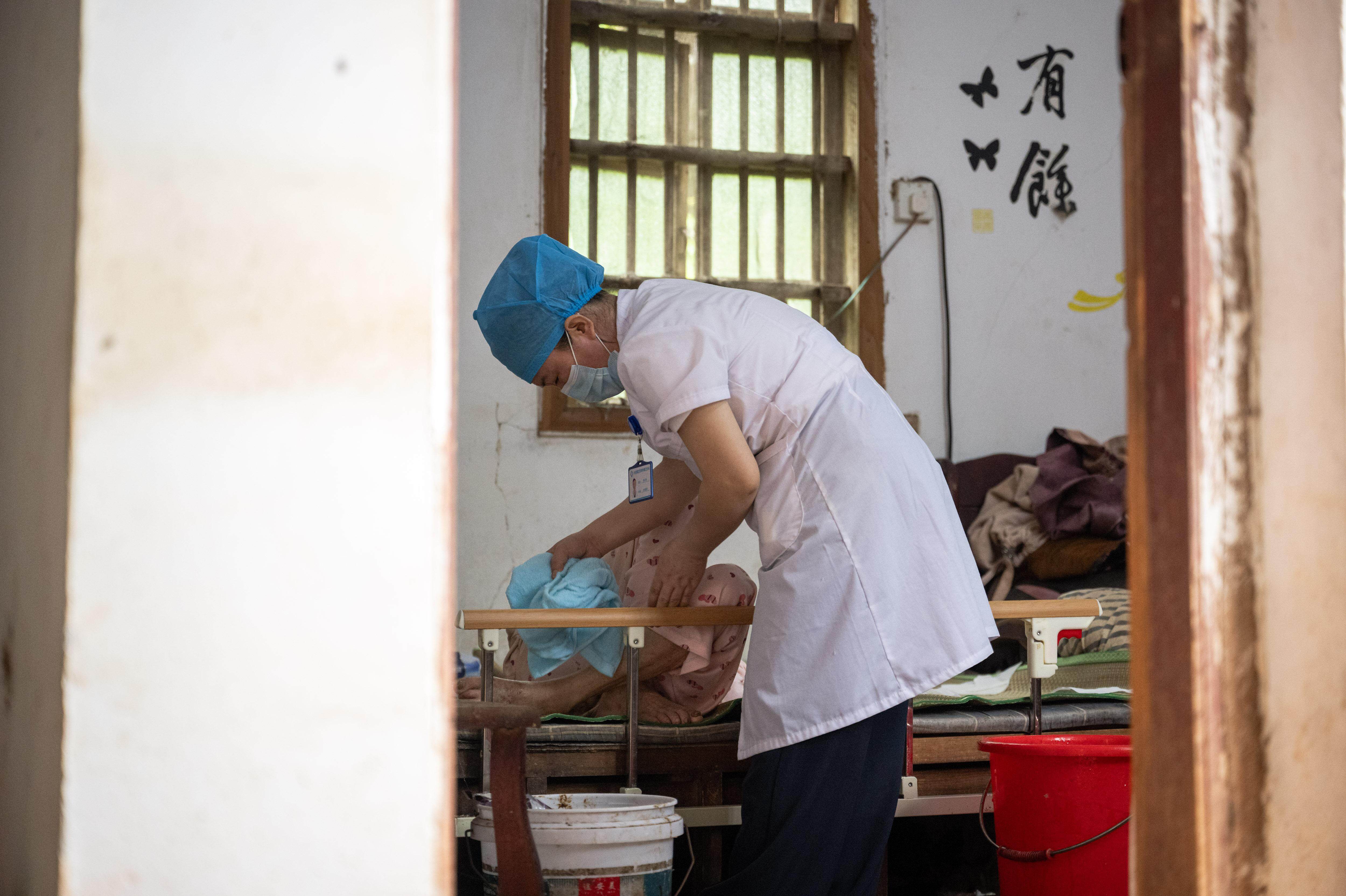 粤东北乡村医生事迹_乡村医生黄小青_最美乡村医师周月华