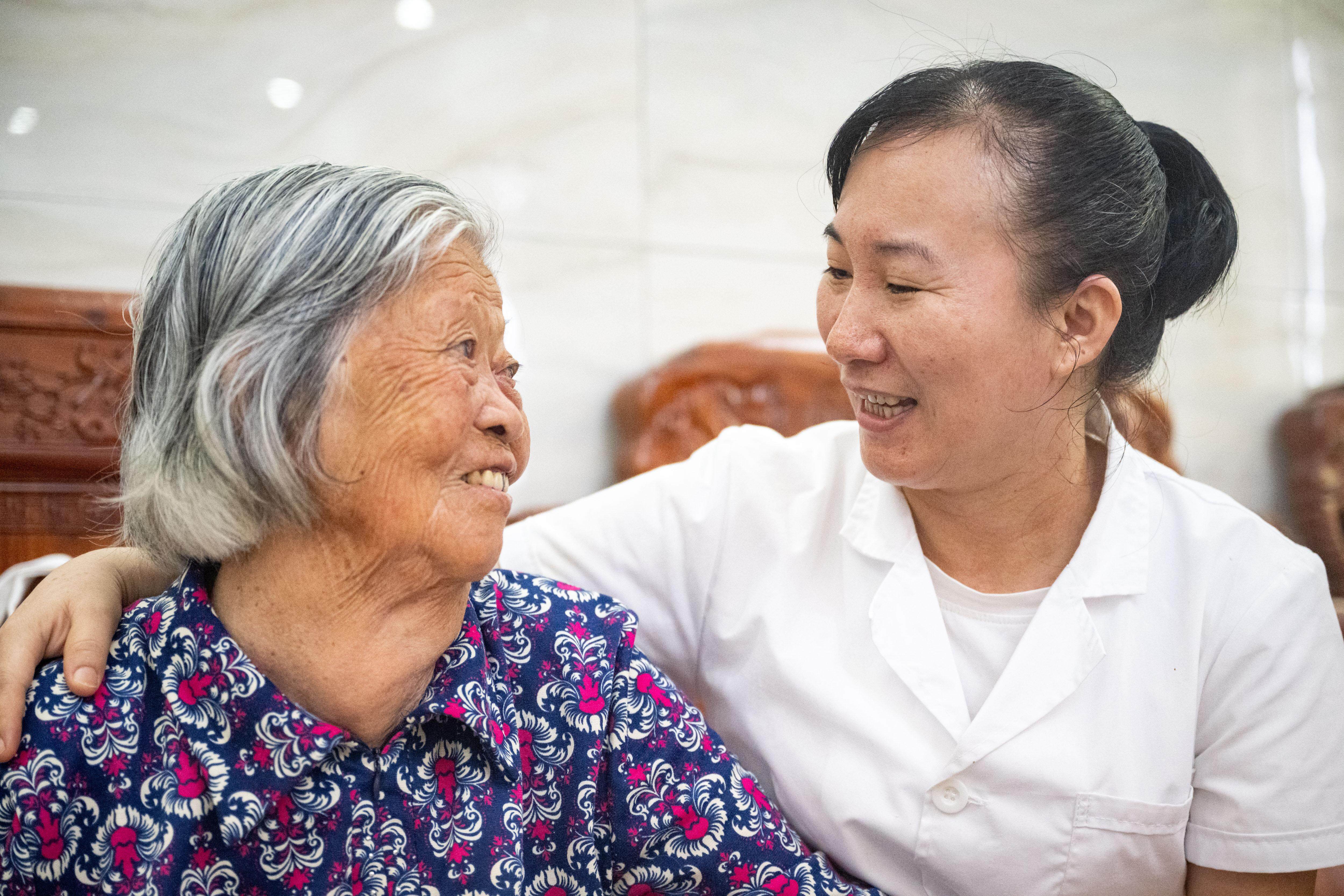 粤东北乡村医生事迹_最美乡村医师周月华_乡村医生黄小青