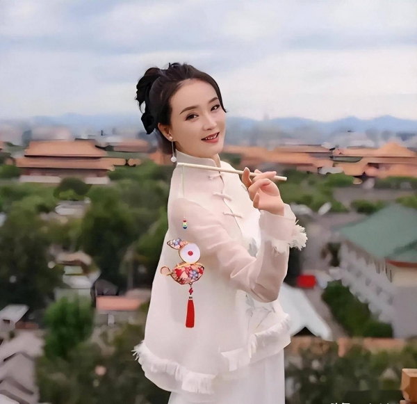 晴格格王艳嫁入豪门下场_王艳直播带货缺钱_王艳的老公王志才的大儿子