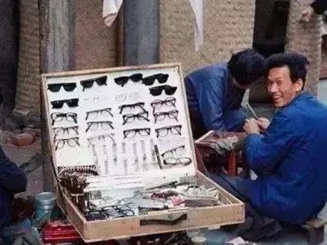 改革开放40年记忆_改革开放前的照片加文字_红领巾自行车时代变迁