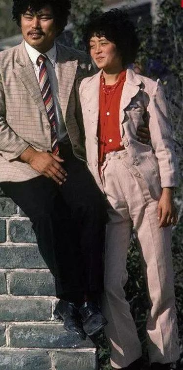 改革开放40年记忆_改革开放前的照片加文字_红领巾自行车时代变迁