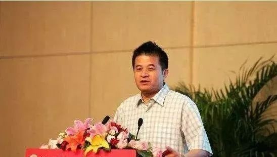 曾经风光无限的“毕福剑”现在在干什么？人生得失就在一瞬间