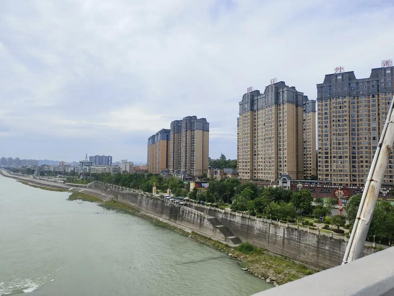 未来5年犍为城市规划_犍为沿江大道美景_犍为县城滨江路风景