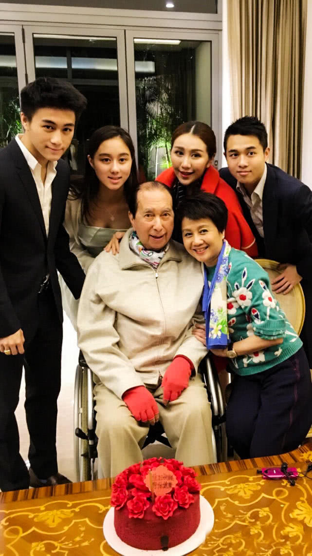 97岁赌王被7个护士轮流看护！要求不能太漂亮，必须已婚！