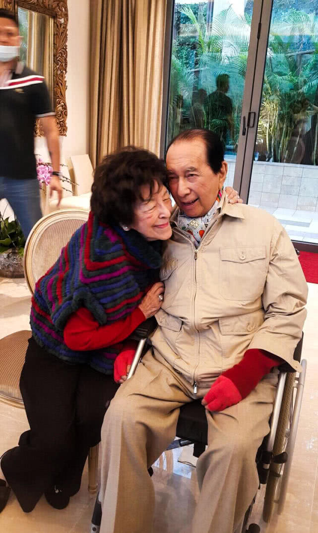 赌王何鸿燊健康状况_何鸿燊和五太太郑咏诗_何鸿燊四位太太轮流探视