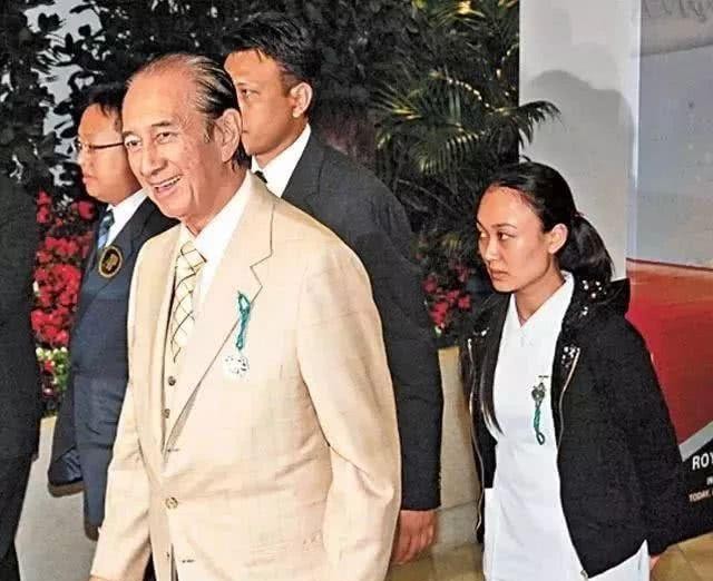 赌王何鸿燊绯闻 李连杰利智 何鸿燊郑咏诗_何鸿燊和五太太郑咏诗