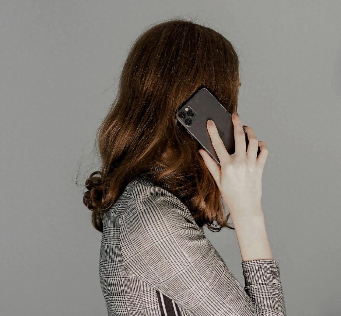 刚说完的东西 App 就给你推荐？但你的手机可能真的没有「偷听」你