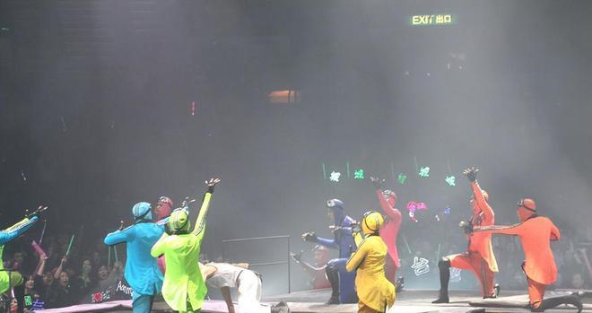 明星演唱会现场事故_张靓颖演唱会摔下两米高舞台_演艺安全活动监管