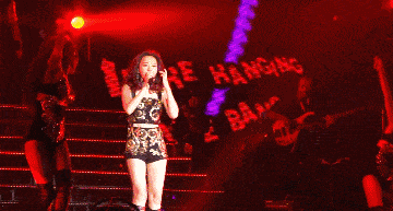 明星演唱会现场事故_演艺安全活动监管_张靓颖演唱会摔下两米高舞台