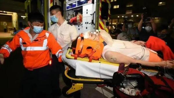 演艺安全活动监管_明星演唱会现场事故_张靓颖演唱会摔下两米高舞台