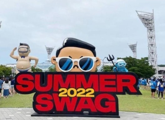 张靓颖演唱会摔下两米高舞台_演艺安全活动监管_明星演唱会现场事故