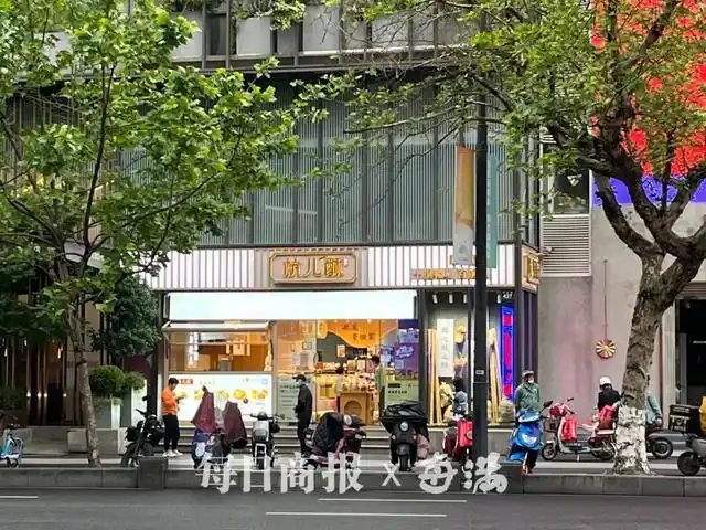 网红店生命周期短_明星餐饮店经营困境_“人生的意义”小吃店爆红后歇业
