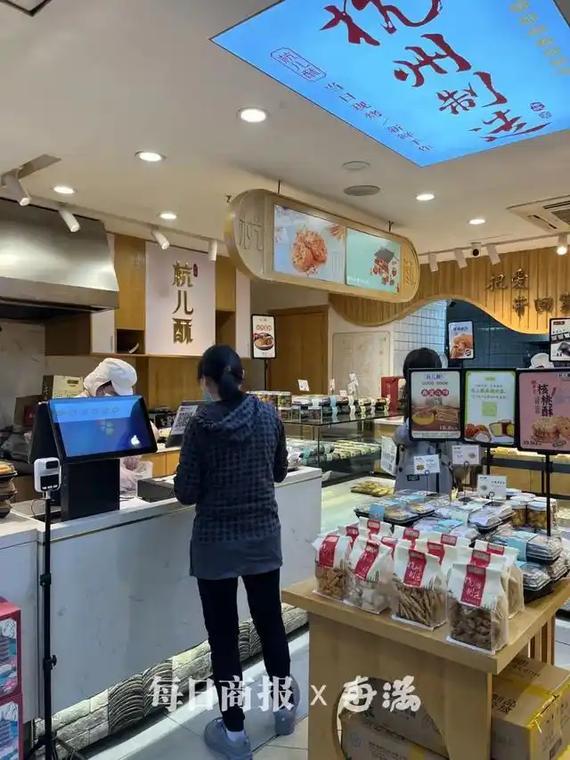 网红店生命周期短_明星餐饮店经营困境_“人生的意义”小吃店爆红后歇业