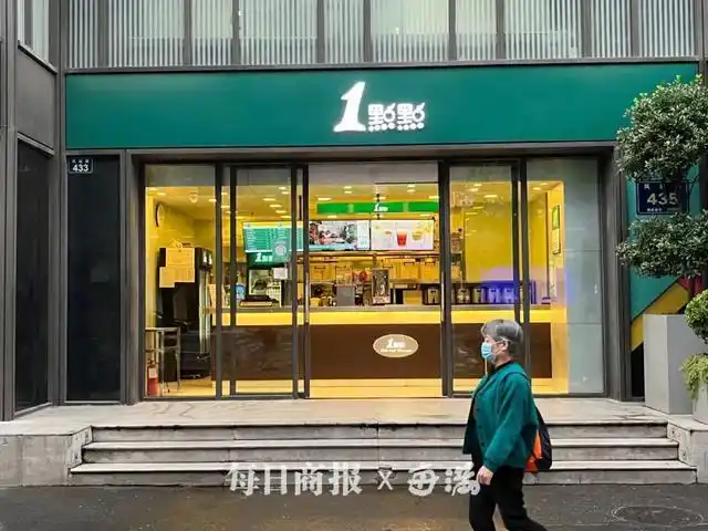 明星餐饮店经营困境_网红店生命周期短_“人生的意义”小吃店爆红后歇业