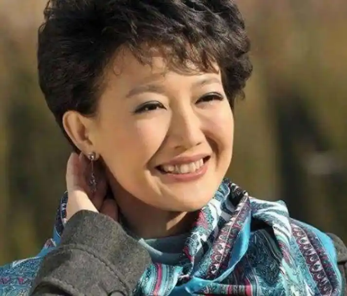 梁艳 主持生涯 未婚原因_梁艳老公是谁