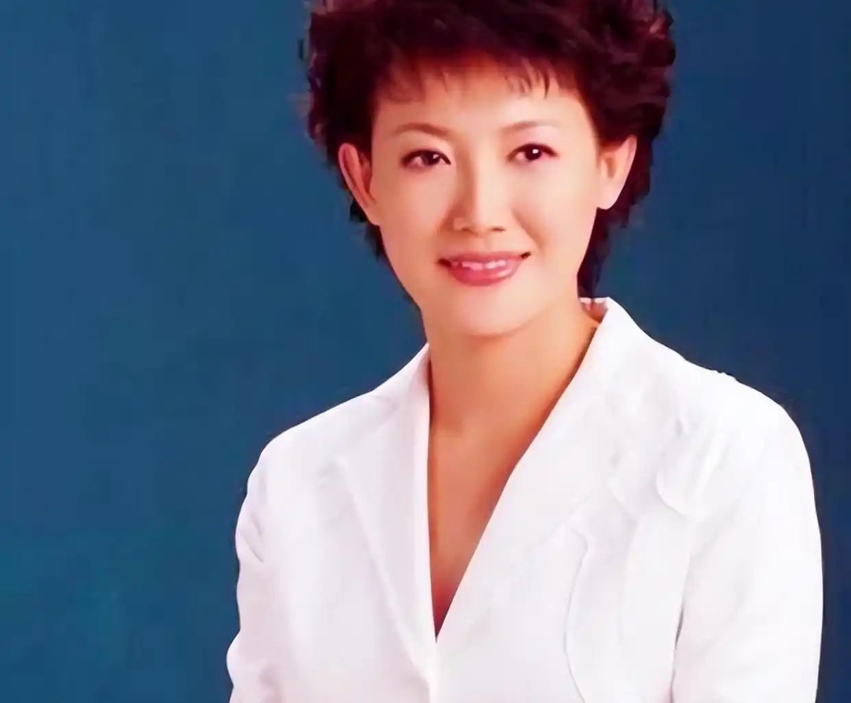 梁艳 主持生涯 未婚原因_梁艳老公是谁