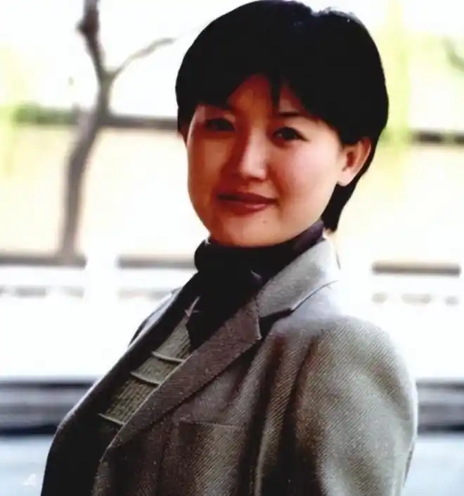 梁艳女排五连冠经历_退役运动员商业成功案例_梁艳老公是谁