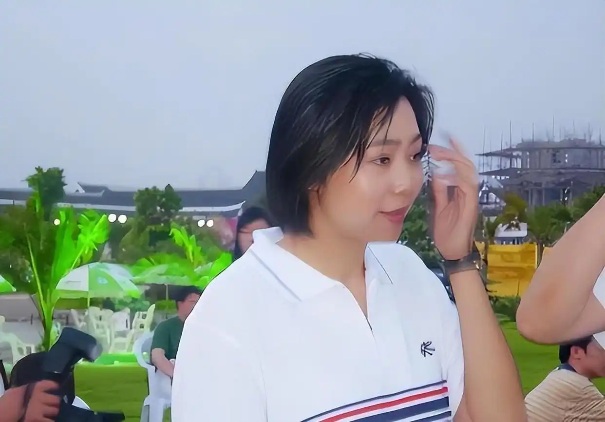 梁艳女排五连冠经历_退役运动员商业成功案例_梁艳老公是谁