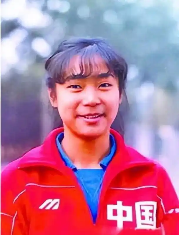 梁艳女排五连冠经历_退役运动员商业成功案例_梁艳老公是谁