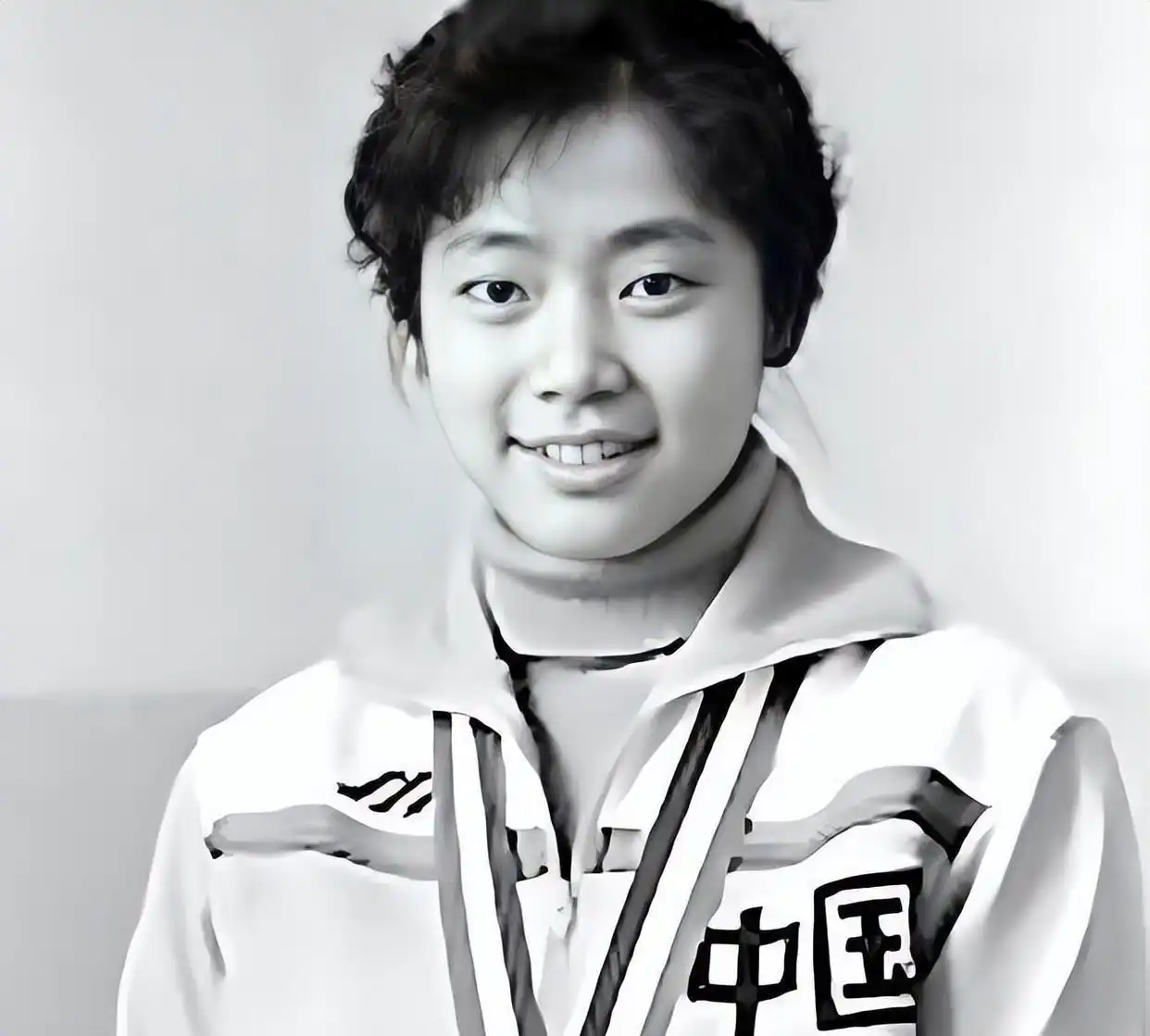 梁艳老公是谁_梁艳女排五连冠经历_退役运动员商业成功案例