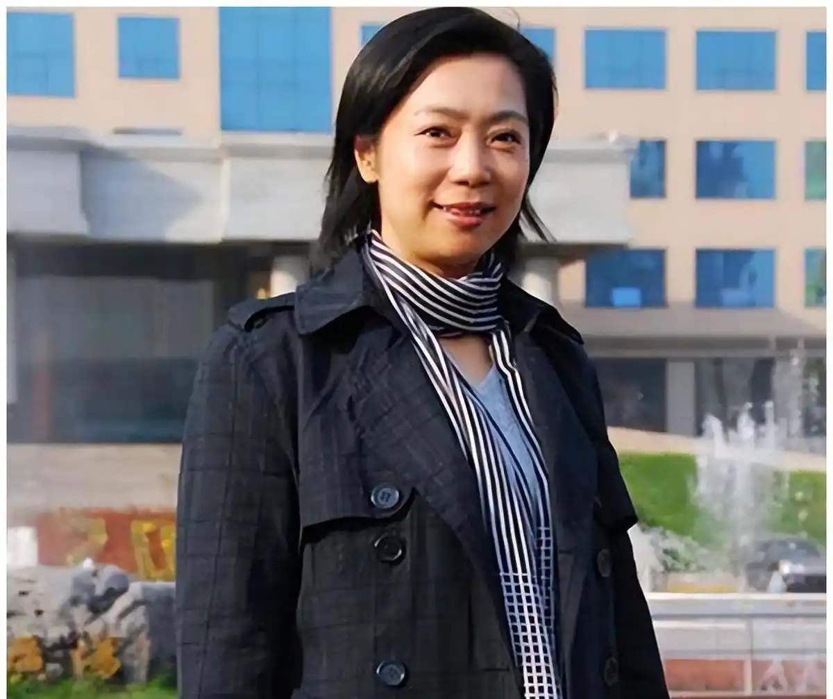 梁艳老公是谁_梁艳女排五连冠经历_退役运动员商业成功案例