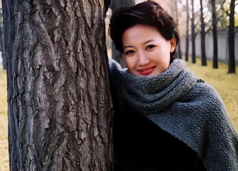 央视主持人梁艳单身原因_梁艳感情生活故事_梁艳老公是谁