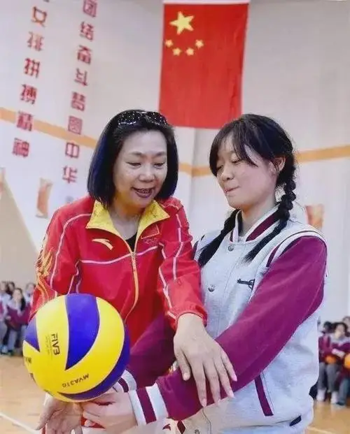 梁艳 排球 女强人_梁艳老公是谁