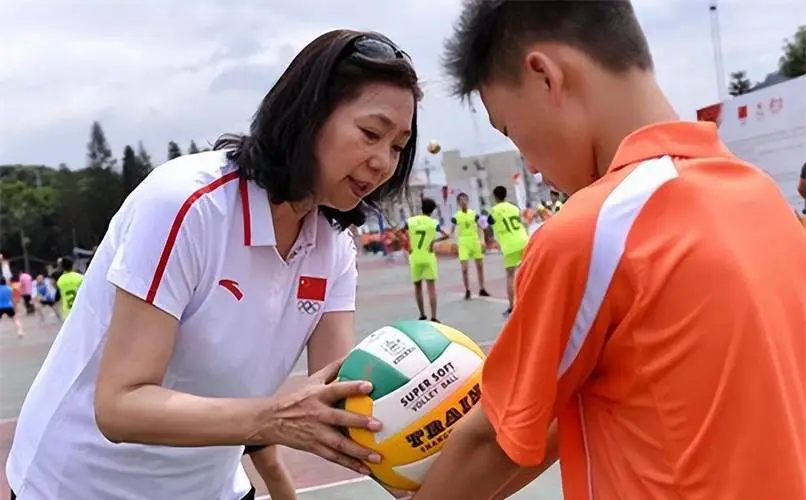 梁艳 排球 女强人_梁艳老公是谁