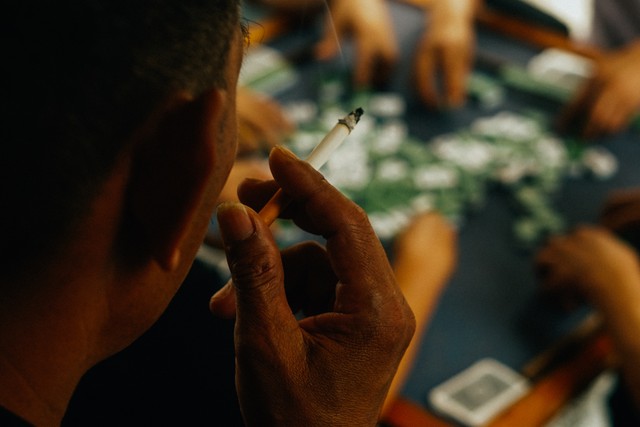 qq四川麻将作弊器_高科技麻将作弊手段_麻将作弊案件