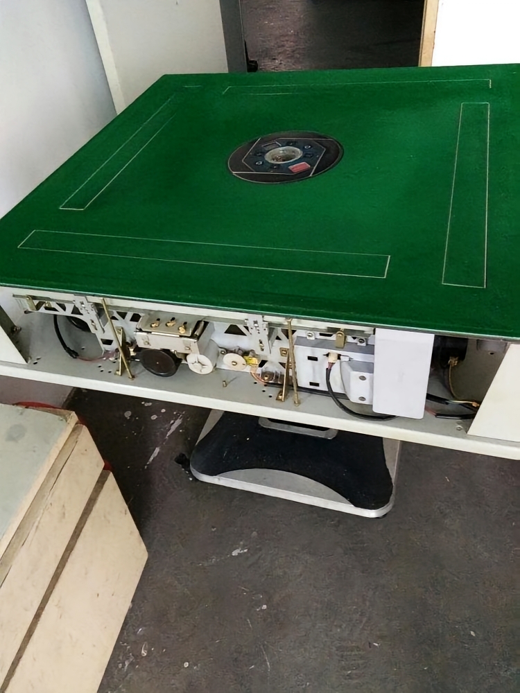 qq四川麻将作弊器_高科技麻将作弊手段_麻将作弊案件