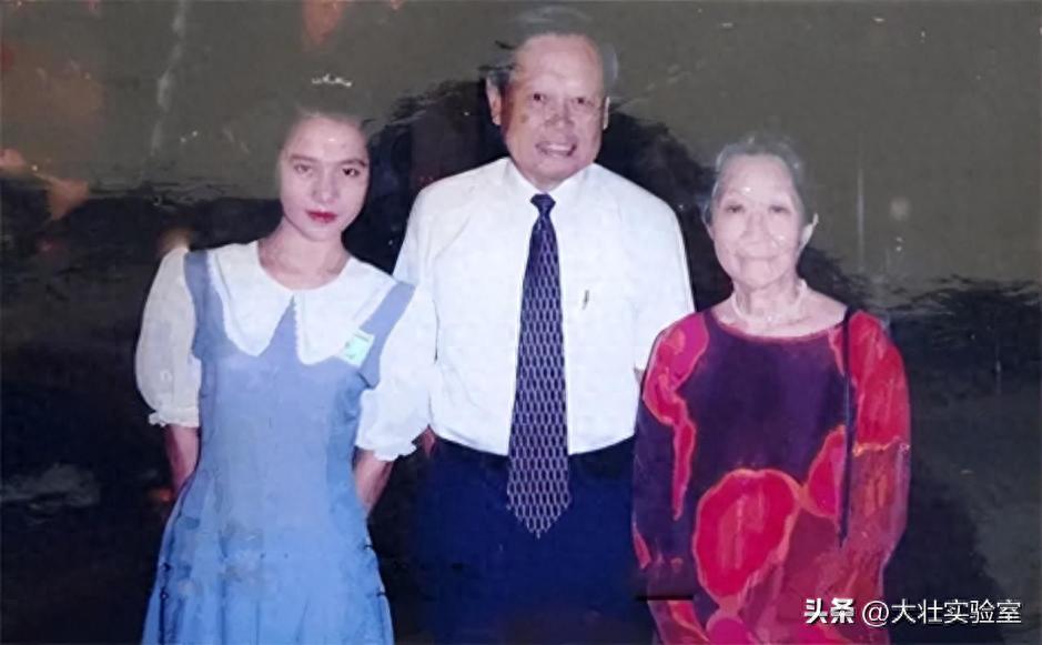 杨振宁与杜致礼的婚姻经历_杨振宁与翁帆的爱情故事_杨武之+杨振宁