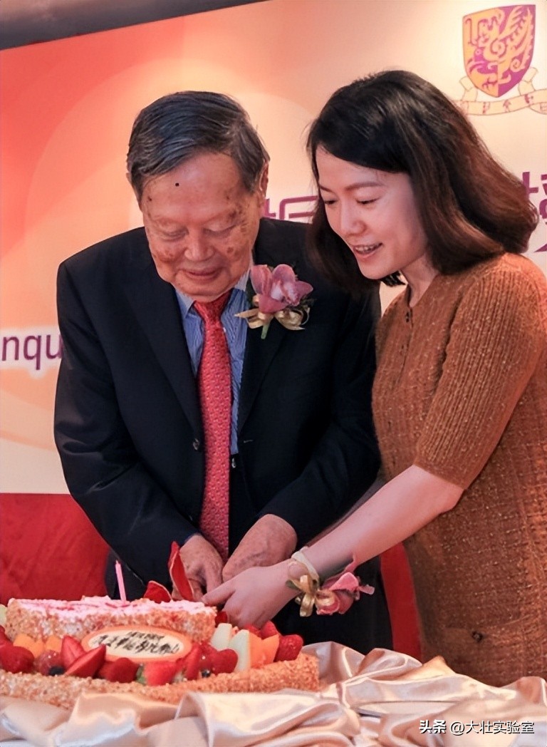 杨振宁与翁帆的爱情故事_杨武之+杨振宁_杨振宁与杜致礼的婚姻经历