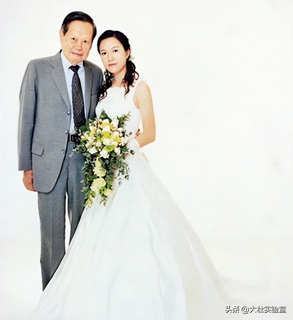 杨振宁与翁帆的爱情故事_杨武之+杨振宁_杨振宁与杜致礼的婚姻经历