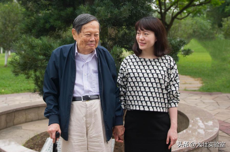 杨振宁与杜致礼的婚姻经历_杨振宁与翁帆的爱情故事_杨武之+杨振宁