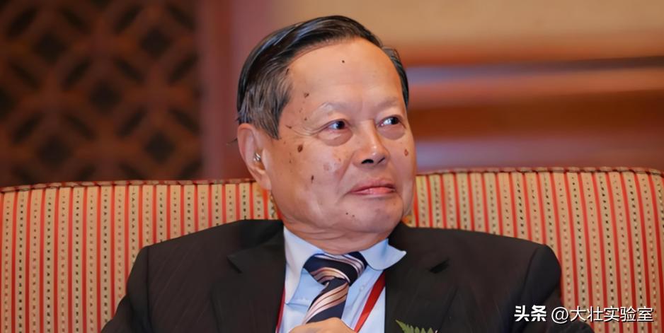 杨振宁与翁帆的爱情故事_杨振宁与杜致礼的婚姻经历_杨武之+杨振宁