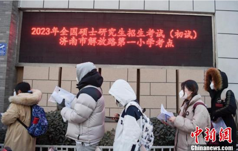 高速上被开豪车的3名男子碰瓷 作案道具很“惊悚” 嫌疑人已被抓获_高速上豪车碰瓷党 疯狂作案300起