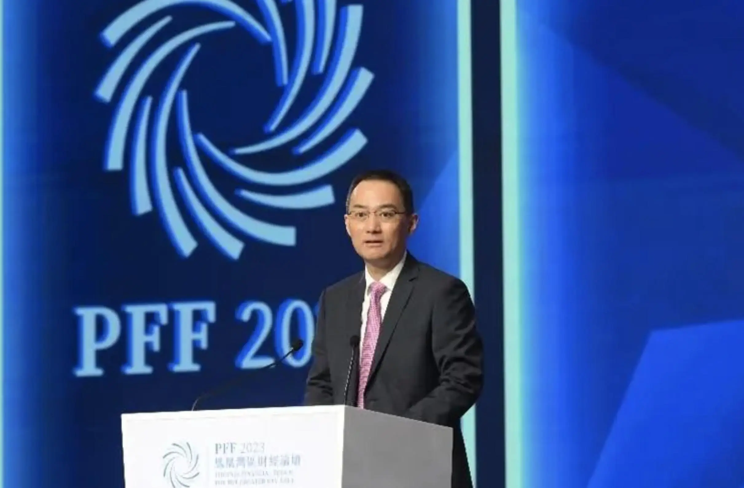 袁立徐威感情经历_袁立徐威分手原因_徐威为什么要娶张怡宁