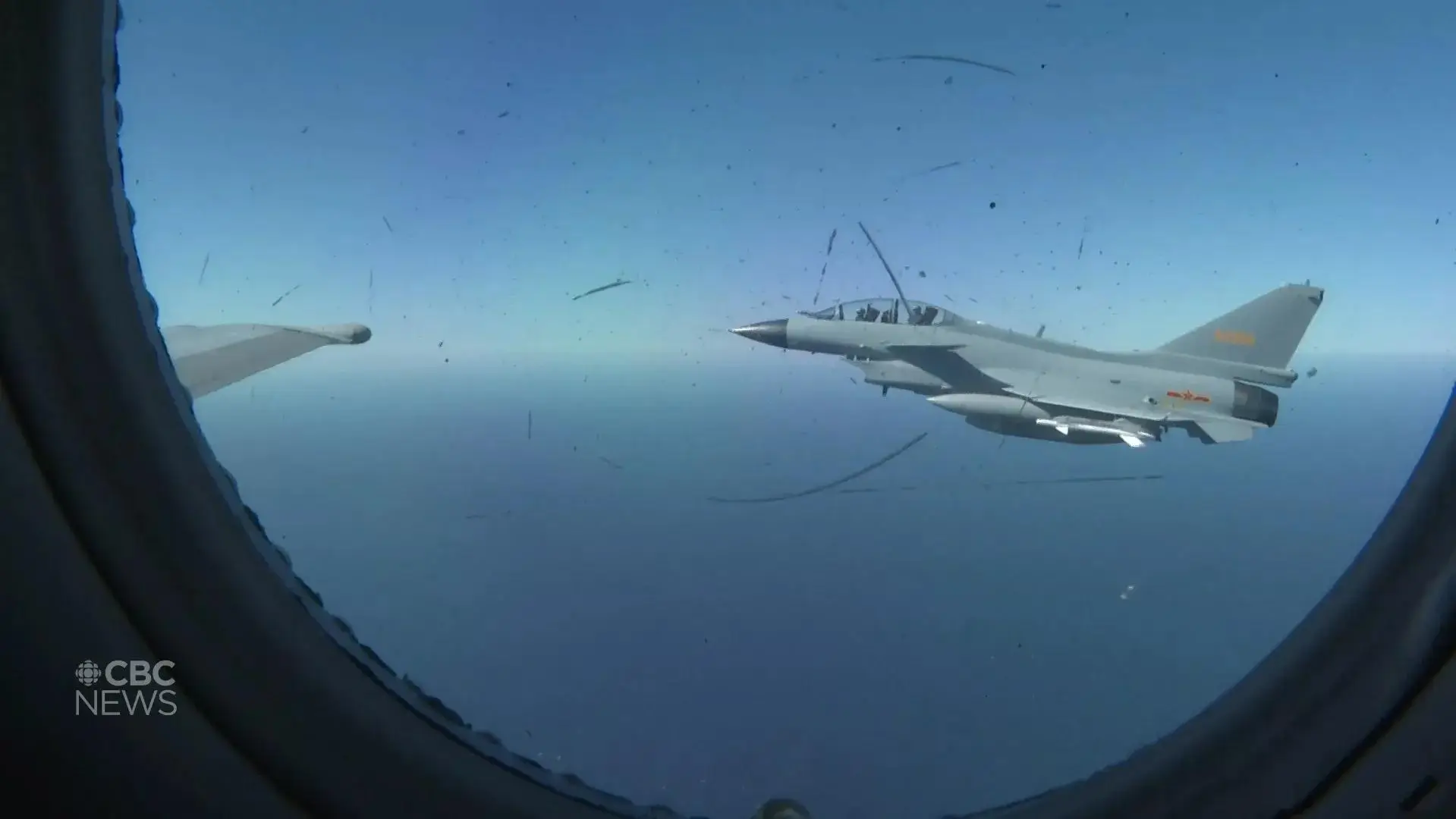 歼-16驱离外机表现_歼-16飞行员视距以内与敌机缠斗_歼-16与隐身战机对抗能力