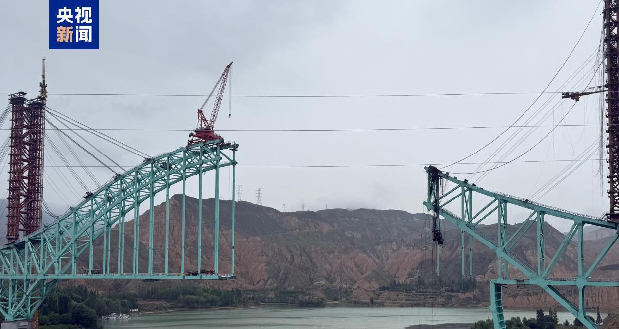 尖扎黄河特大桥施工绳索断裂后24小时：多支民间队伍参与搜救，施工人员透露“只差四五米就合龙”，两月前已封顶