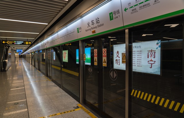 南宁新闻夜班车_南宁公交车接驳细_南宁公交车支付方便