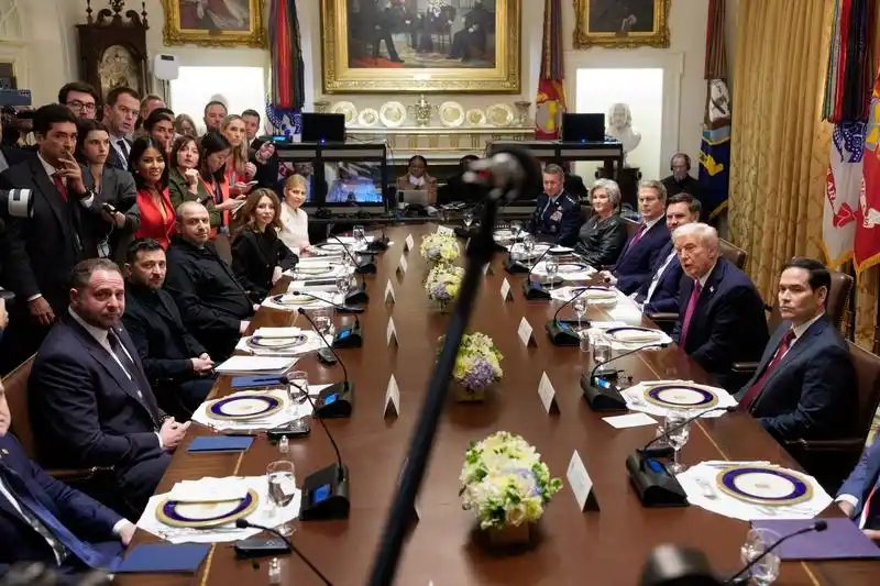 薛凯桓｜泽连斯基：“我有拜登的黑料，要不我们见一面？”