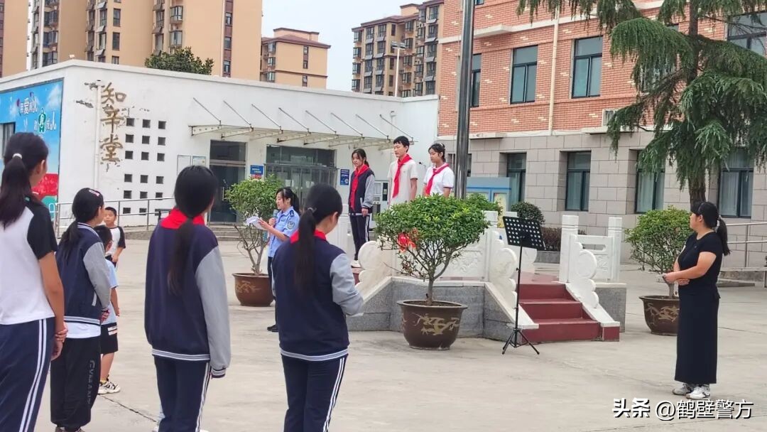 反诈进大学新生安全教育_鹤壁公安校园安全活动_校园安全新闻稿范文