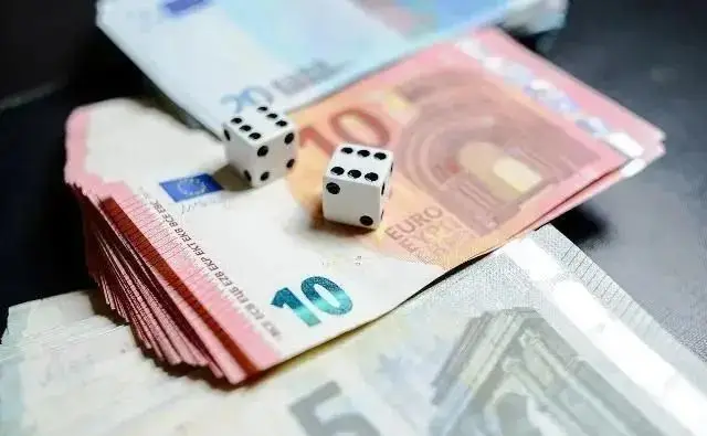 博彩网站怎么找漏洞_防范跨境赌博小知识_跨境网络赌博的类型