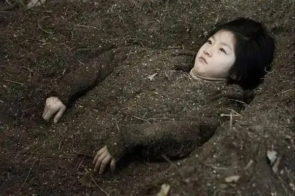 金秀贤情感淡漠视财如命权力剥削_金秀贤原生家庭抛弃贫困操控_金秀贤父母离婚