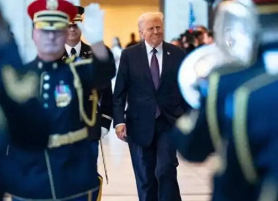 历史再次重演！特朗普通告全球：已授权中情局在委内瑞拉开展行动，美军特遣队已就位，局势一触即发